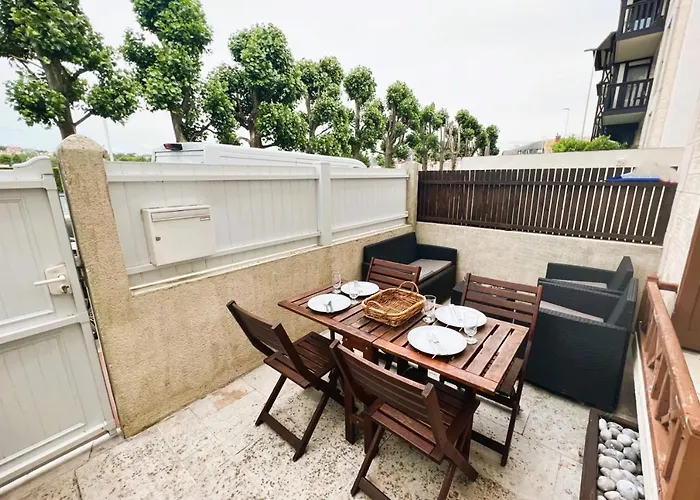Cosy Town House With Its Beautiful Terrace